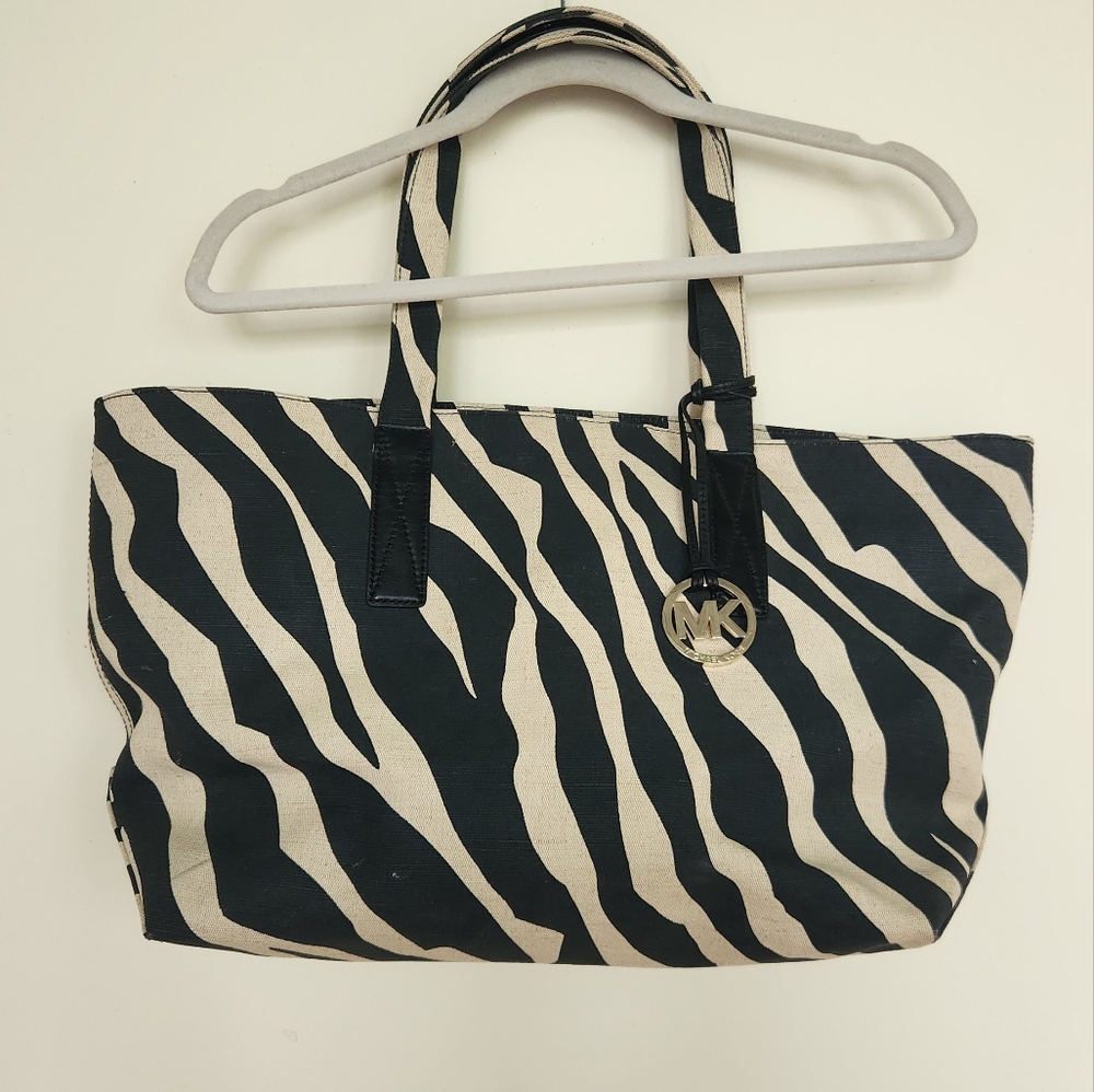Michael kor's tote bag.